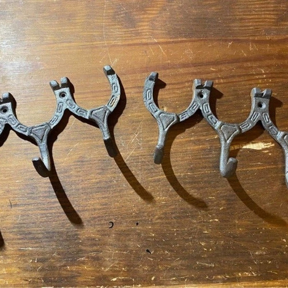 Cast Iron Wall hanging horseshoe hooks (2)